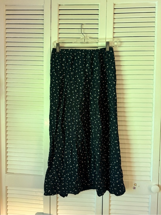 Brandy Melville Dresses & Skirts - Brandy Melville Dark Floral Midi Skirt